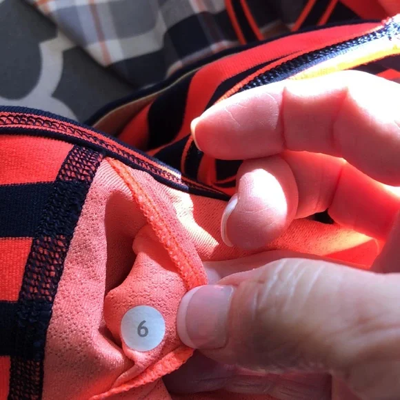 Lululemon no limits tank size 6 - Picture 10 of 12